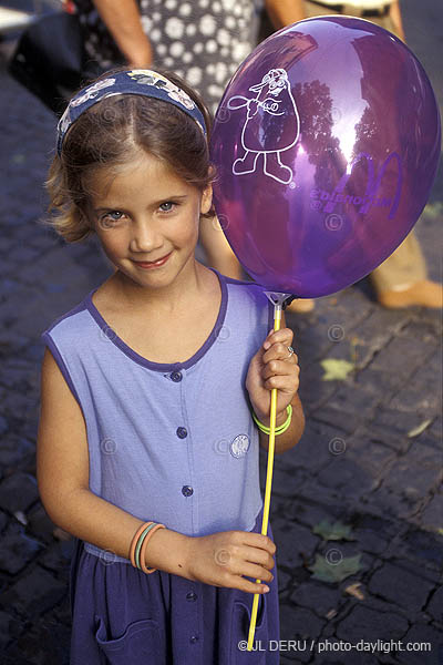 enfants et ballon de baudruche - children and balloons